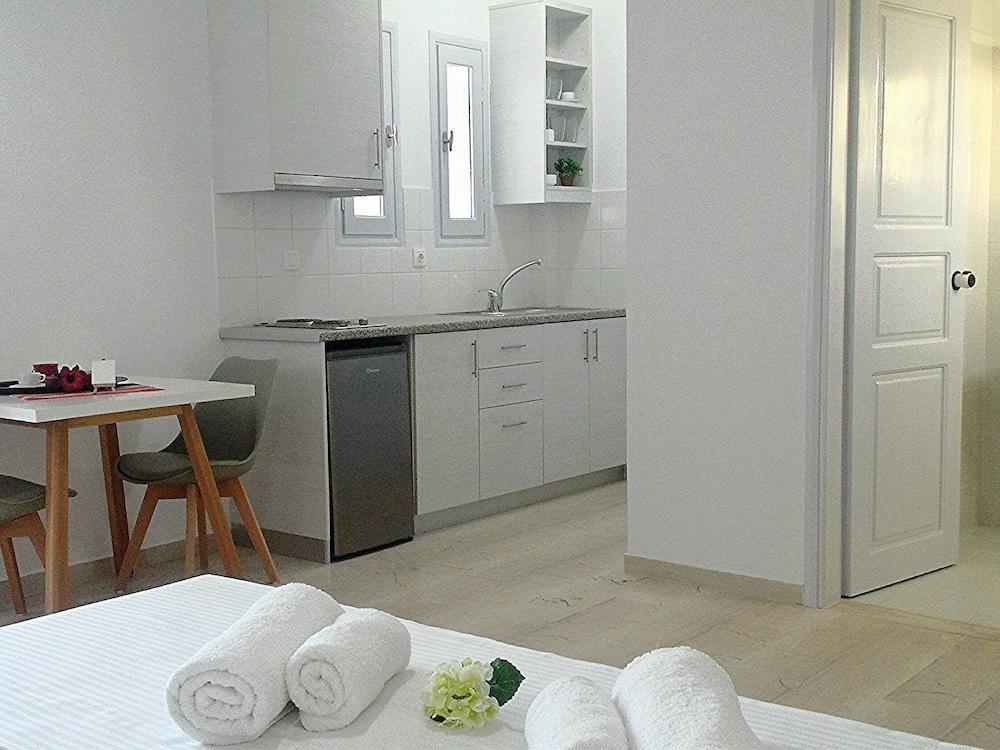 Crown Apartments Kalyves Bagian luar foto
