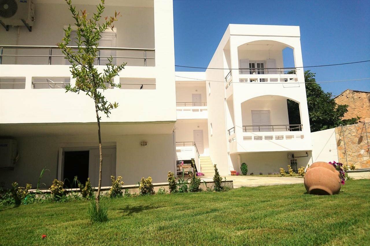 Crown Apartments Kalyves Bagian luar foto
